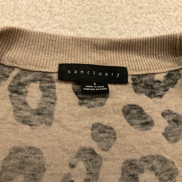 Lightweight Animal print black and tan cardigan with button closure - Picture 11 of 11